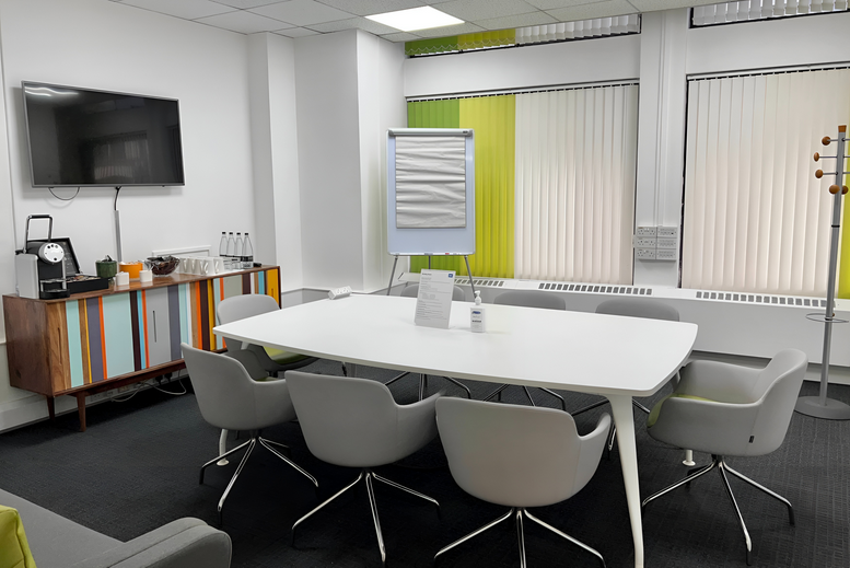 Photo of the workspace available at Borough High Street SE1 1LB