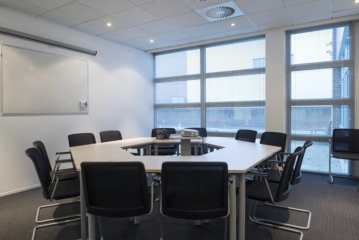 Facilities furnishings & layout of the office for rent at Cardinal Point, 1 Park Road, Rickmansworth WD3 1RE