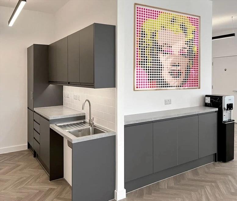 Image of the workspace at Central House, 1 Ballards Lane N3 1LQ