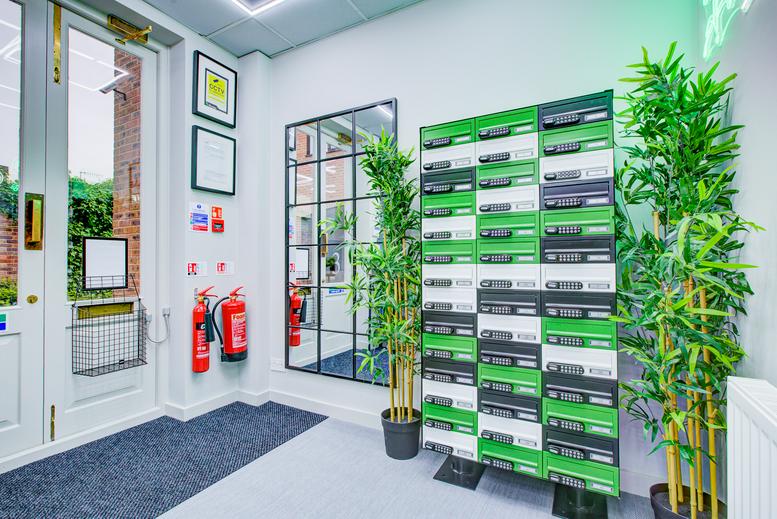 Facilities furnishings & layout of the office for rent at Claridge Court, Lower Kings Road HP4 2AF