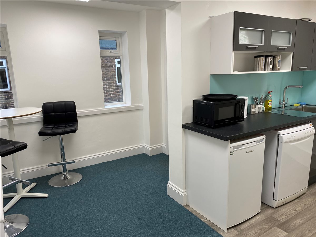 Facilities furnishings & layout of the office for rent at Connect House, Kingston Rd, Leatherhead KT22 7LT