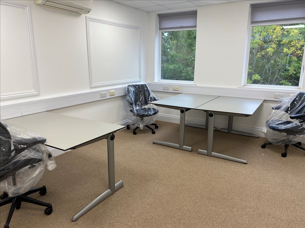 Image of an office at Connect House, Kingston Rd, Leatherhead KT22 7LT