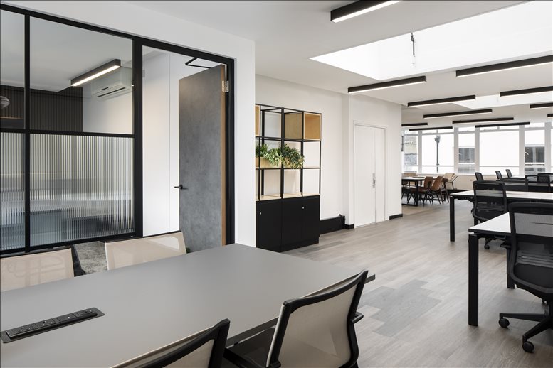 Image of the workspace at Cromwell House, 14 Fulwood Place WC1V 6HZ