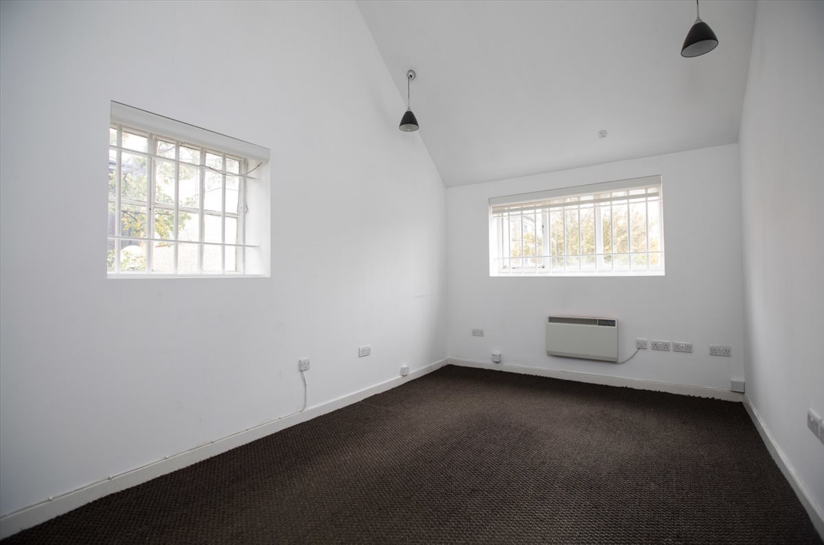 Photo of the workspace available at Fairbank Studio, 65-69 Lots Road SW10 0RN