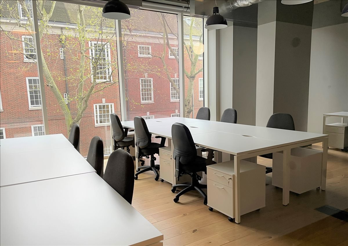 Image of the workspace at Fox Court, 14 Gray's Inn Road WC1X 8HN