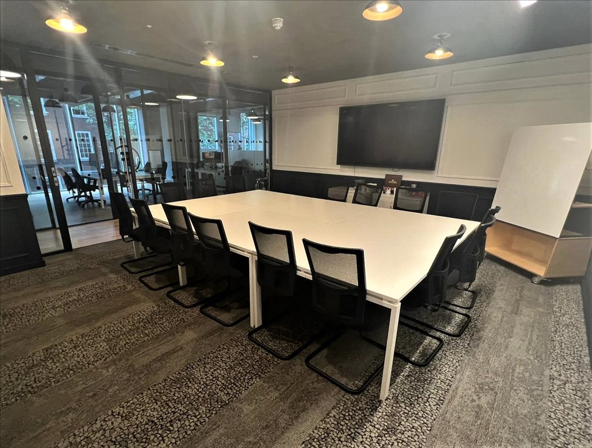 Image of an office at Fox Court, 14 Gray's Inn Road WC1X 8HN