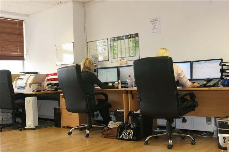 Facilities furnishings & layout of the office for rent at Haland House, 66 York Road KT13 9DY