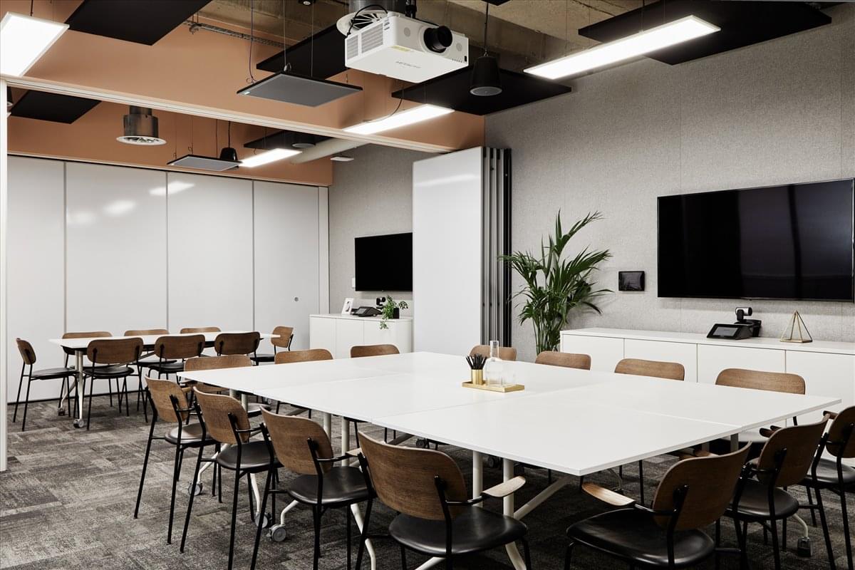 Photo of an office at Hogarth House, 136 High Holborn WC1V 6PX