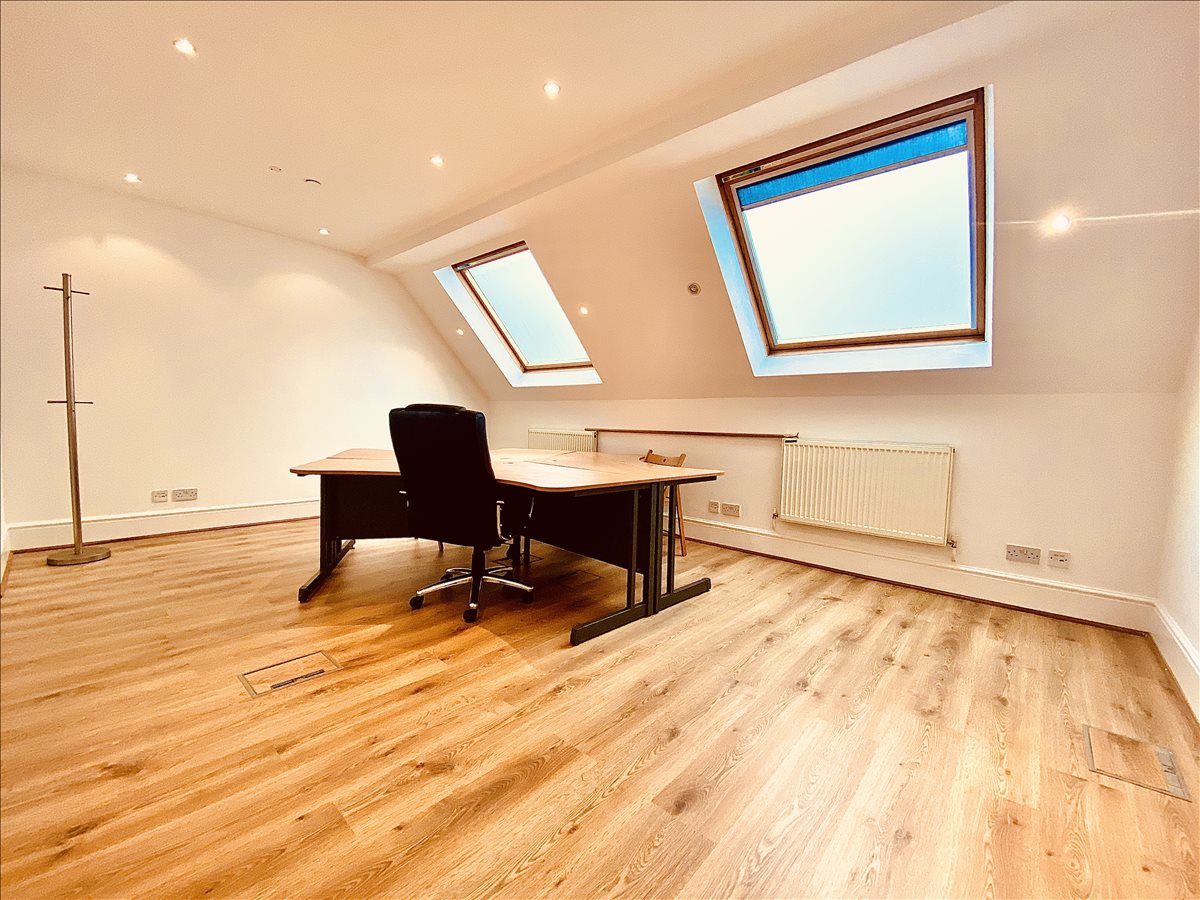 Image of the workspace at Hurlingham Studios, Ranelagh Gardens SW6 3PA