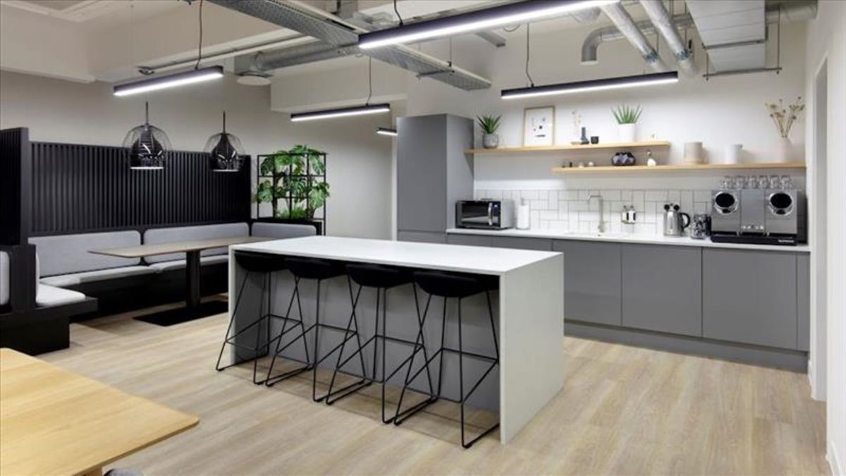 Facilities furnishings & layout of the office for rent at Kenrick House, 66-67 Newman Street W1T 3EQ