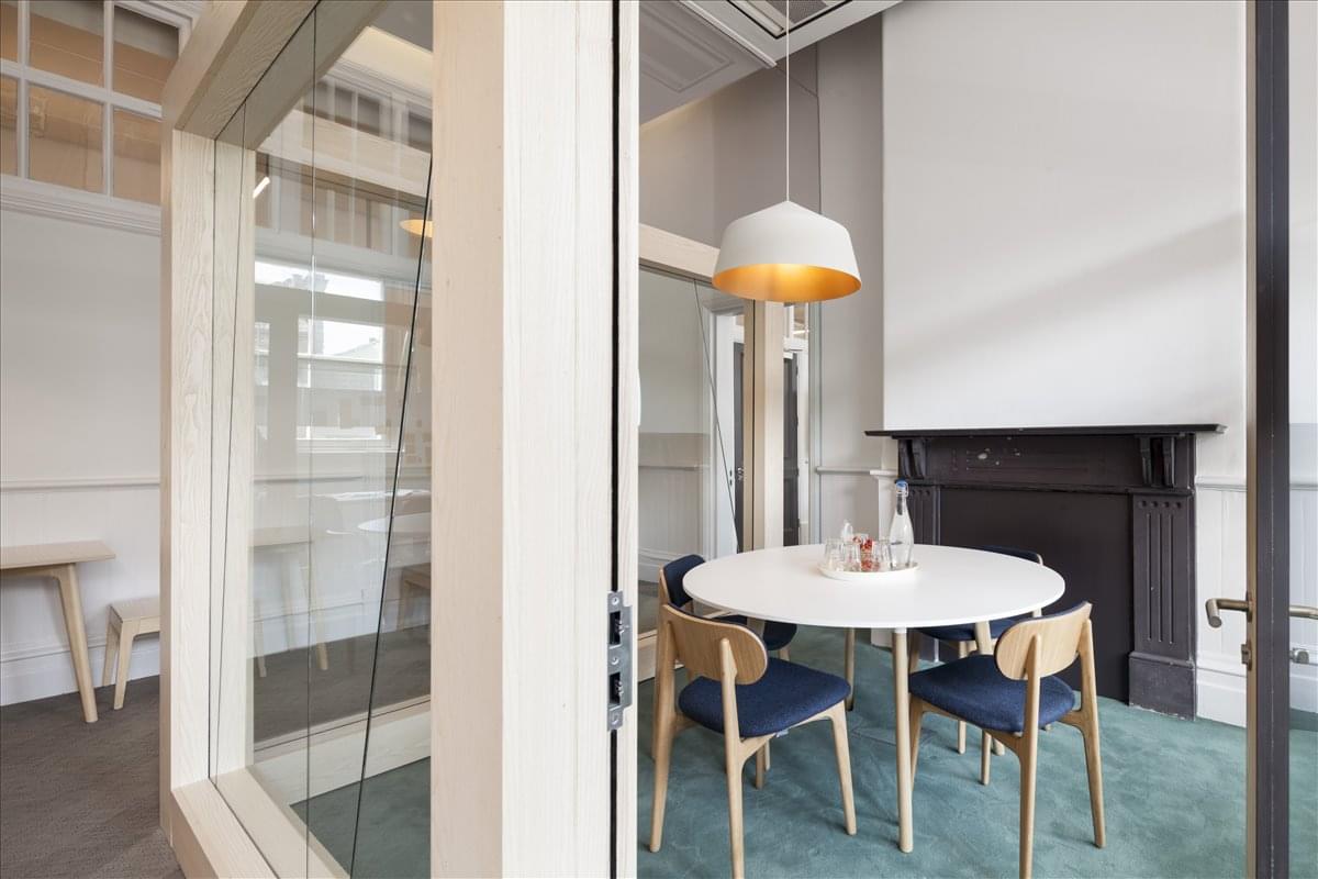 Facilities furnishings & layout of the office for rent at King's Cross Station Building, East Side N1C 4AX