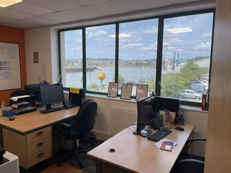 Facilities furnishings & layout of the office for rent at Laser Quay, Culpeper Close ME2 4HU