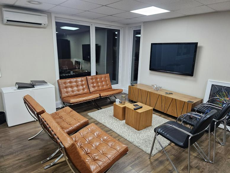 Facilities furnishings & layout of the office for rent at Leverford House, 219, Kingsbury Road NW9 8XG