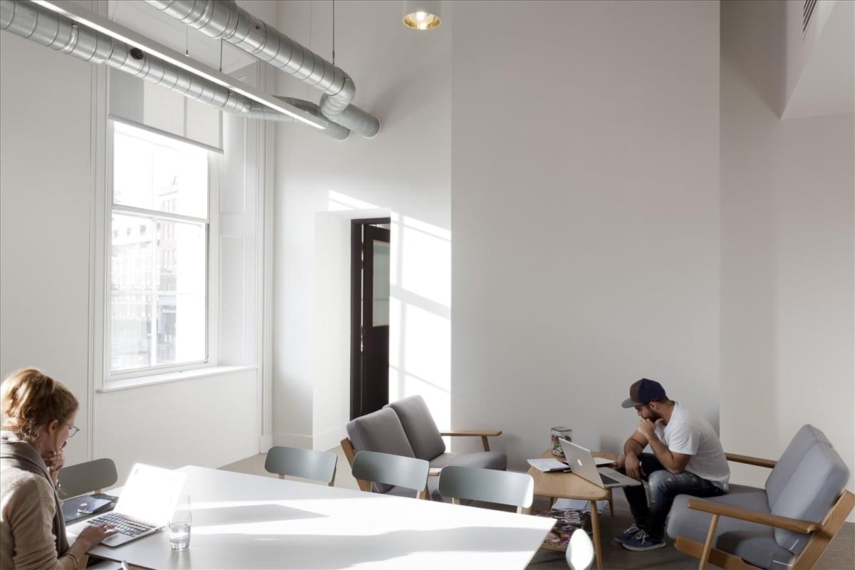 Image of the workspace at London Paddington Station, 19 Eastbourne Terrace W2 6LG