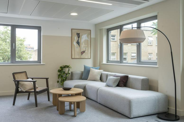 Photo of an office at Lynton House, Tavistock Square WC1H 9LT