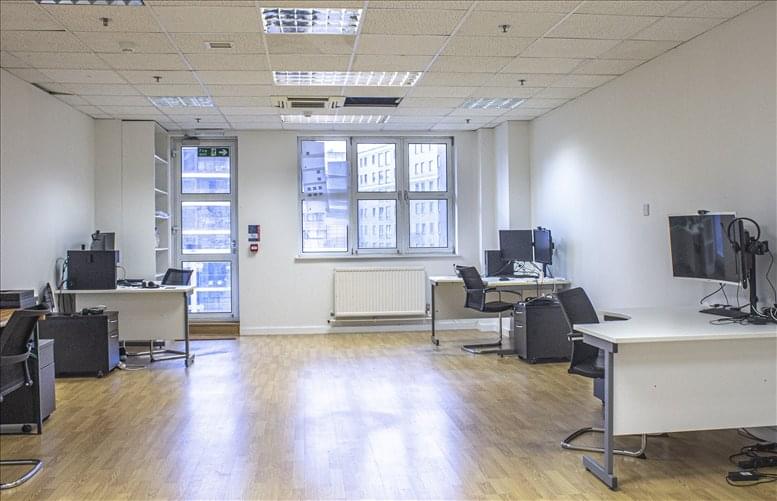 Image of the workspace at Marina Studios, Harbour Yard, Chelsea Harbour SW10 0XD