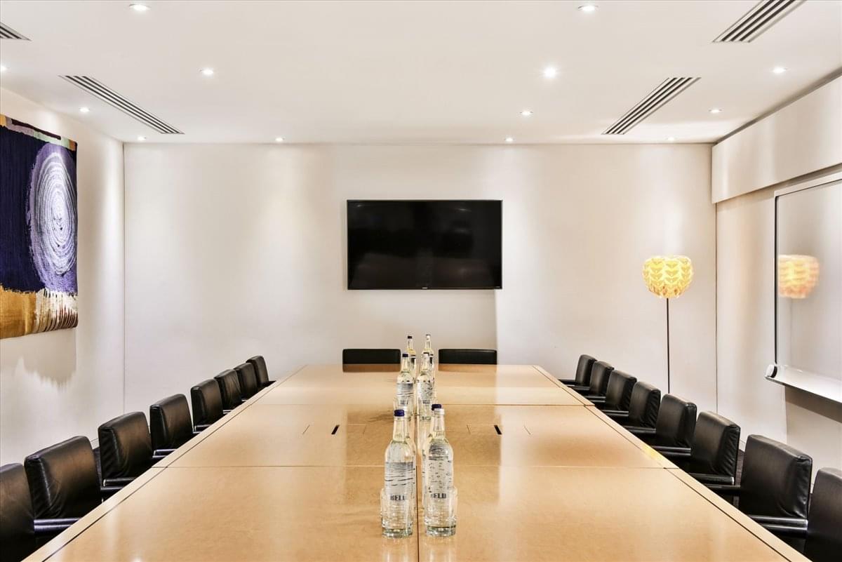 Photo of an office at No 1 Cornhill EC3V 3ND