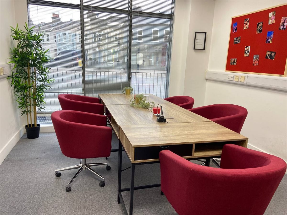 Photo of an office at Penhurst House, 352-356 Battersea Park Road SW11 3BY