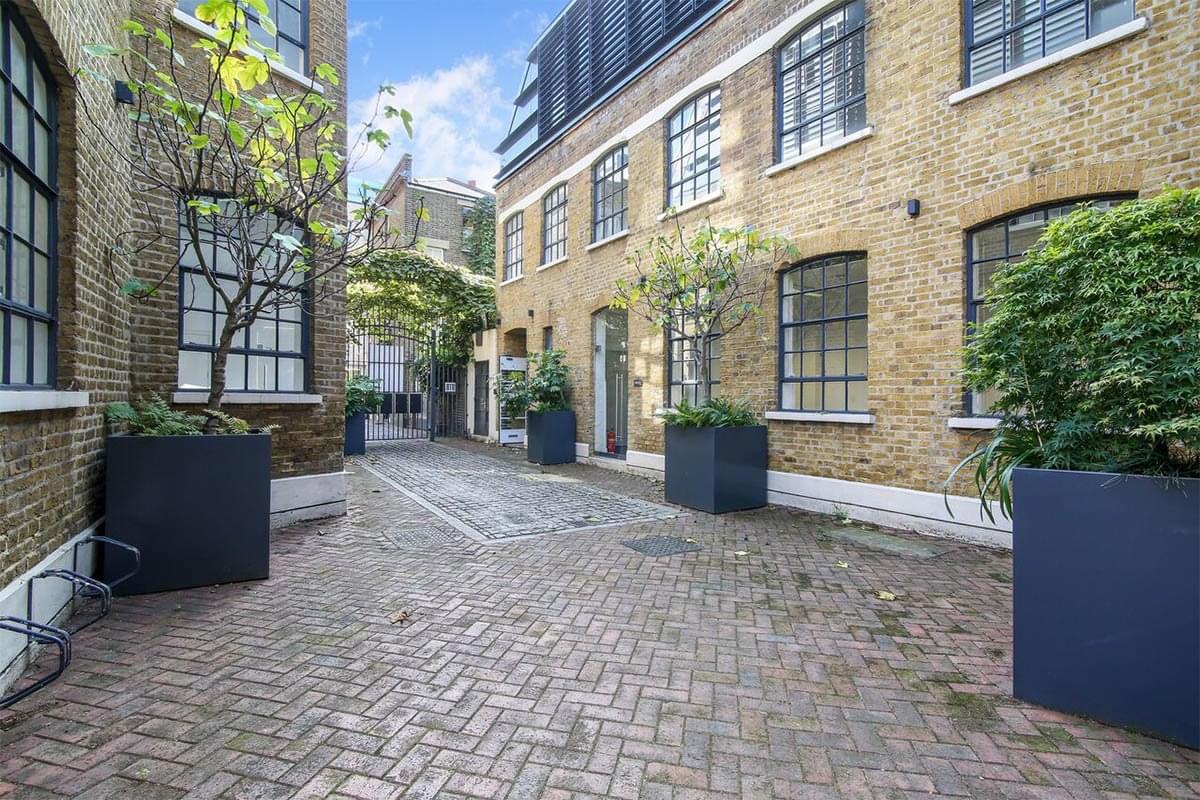 Photo of an office at Plantain Place, Crosby Row SE1 1YN
