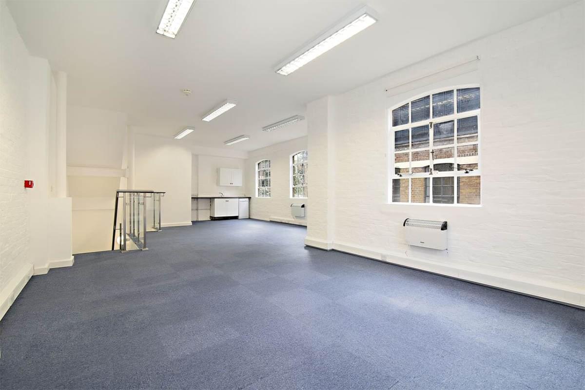 Photo of an office at Plantain Place, Crosby Row SE1 1YN