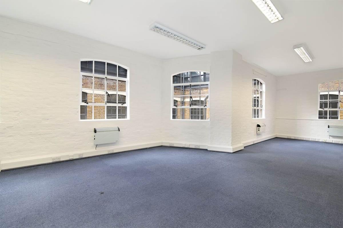 Photo of an office at Plantain Place, Crosby Row SE1 1YN