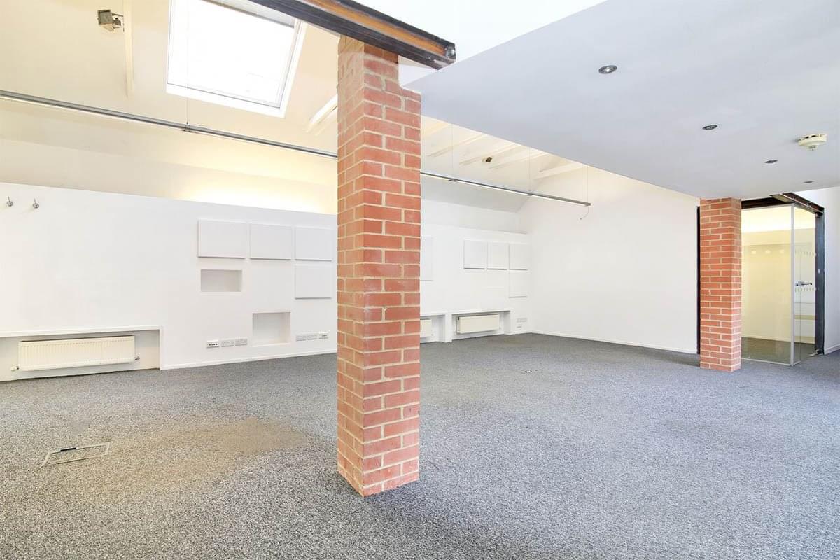 Photo of an office at Plantain Place, Crosby Row SE1 1YN