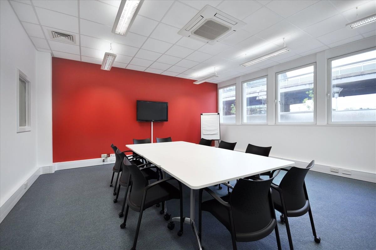 Image of the workspace at Q West, 1110 Great West Road TW8 0GP