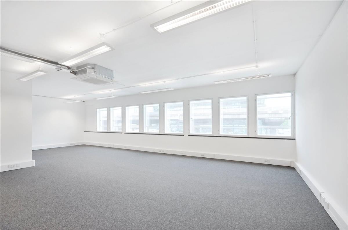 Image of an office at Q West, 1110 Great West Road TW8 0GP