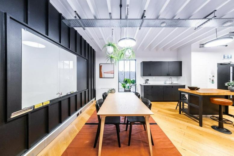 Image of the workspace at Rivington Street EC2A 3DR