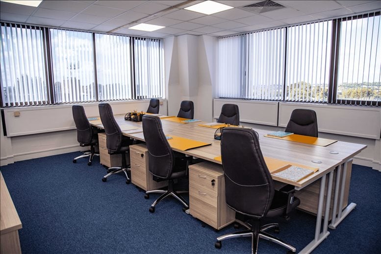 Image of the workspace at Solar House, 912 High Road N12 8QJ