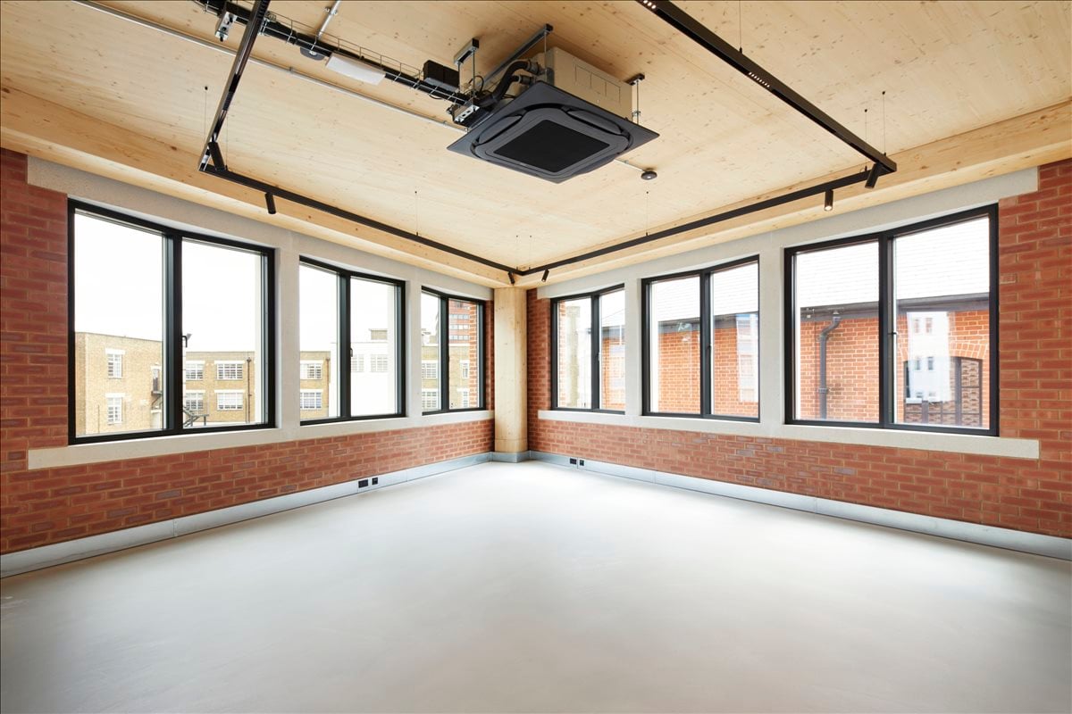 Image of an office at The Department Store Studios, 19 Bellefield Road SW9 9UH
