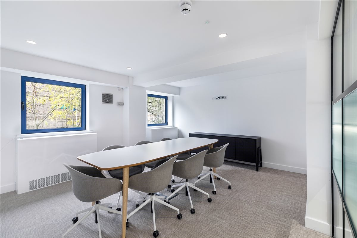 Photo of an office at The Eversholt, 163-203 Eversholt Street NW1 1BU