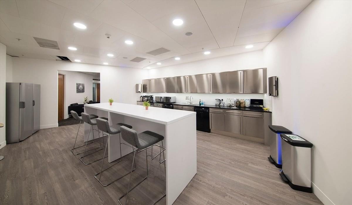 Image of the workspace at The Gherkin, 30 St Mary Axe, Fl 28/29, City Of London EC3A 8BF