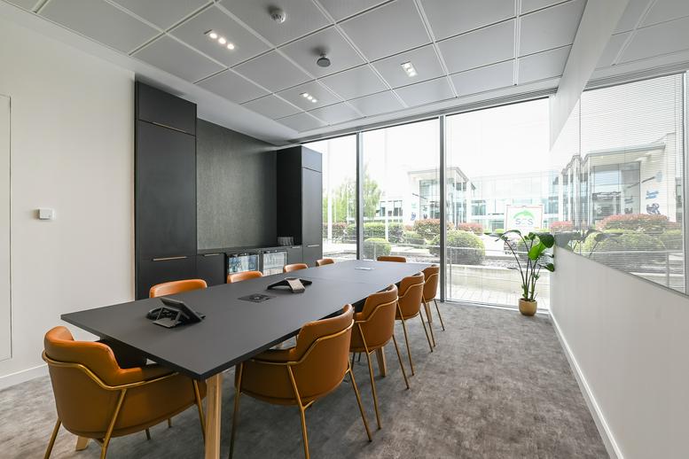 Photo of an office at The Heights KT13 ONY
