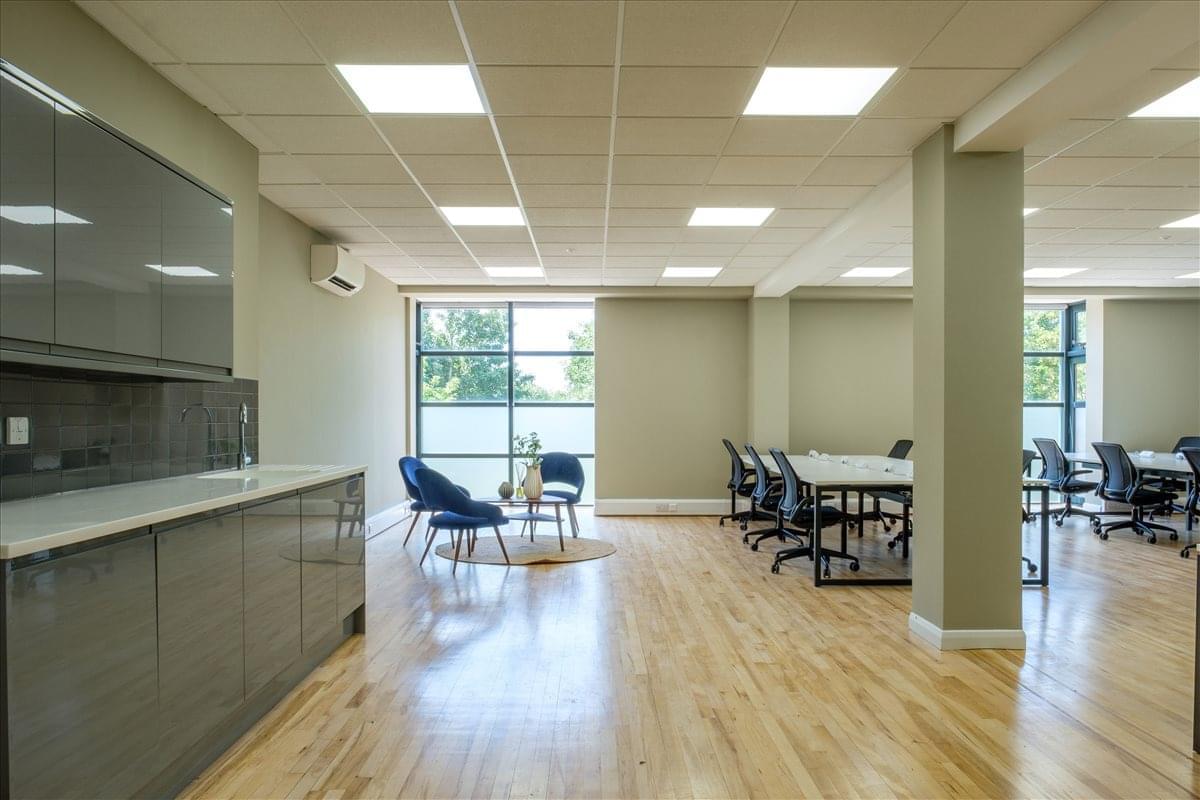 Photo of the workspace available at The Plaza, 535 King's Road SW10 0SZ