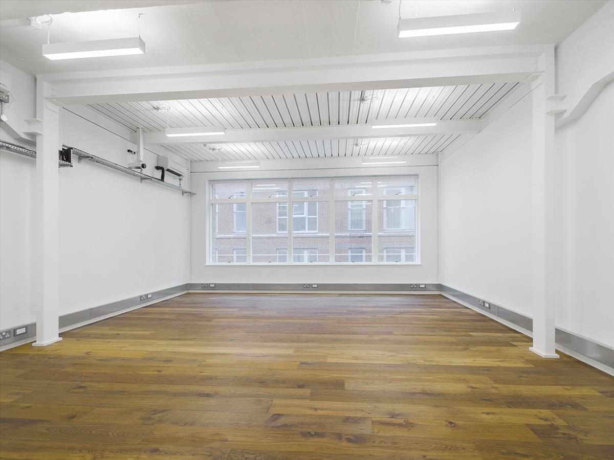 Photo of an office at The Record Hall, 16-16A Baldwin's Gardens, Hatton Garden EC1N 7RJ