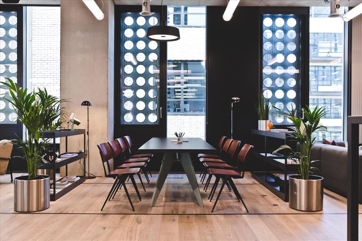 Facilities furnishings & layout of the office for rent at The White Collar Factory, 1 Old Street Yard, Silicon Roundabout EC1Y 2BP