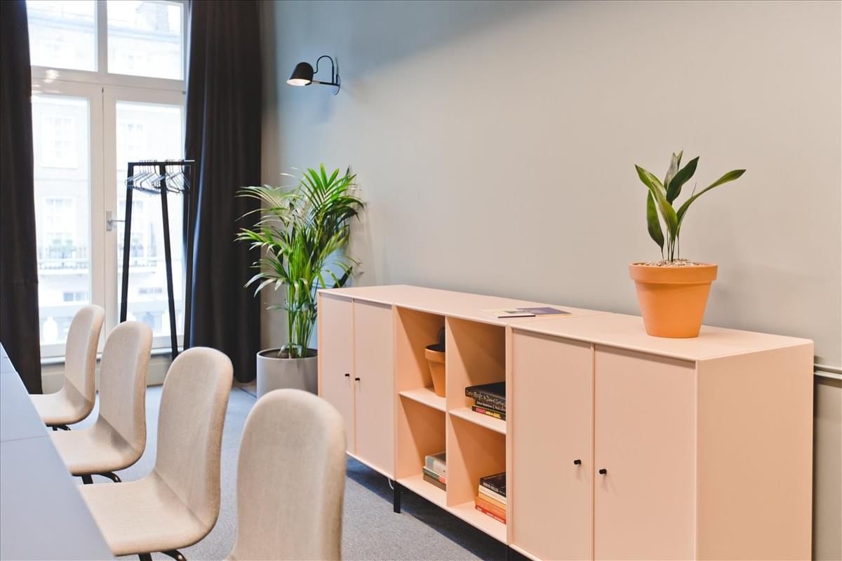 Facilities furnishings & layout of the office for rent at Thomas House, 84 Eccleston Square SW1V 1PX