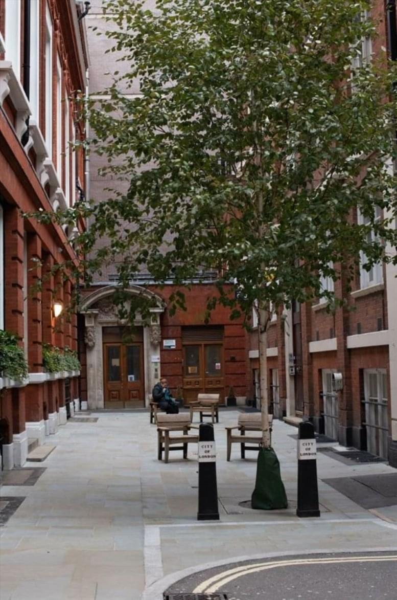 Image of an office at Token House, 11/12 Tokenhouse Yard, City Of London EC2R 7AS