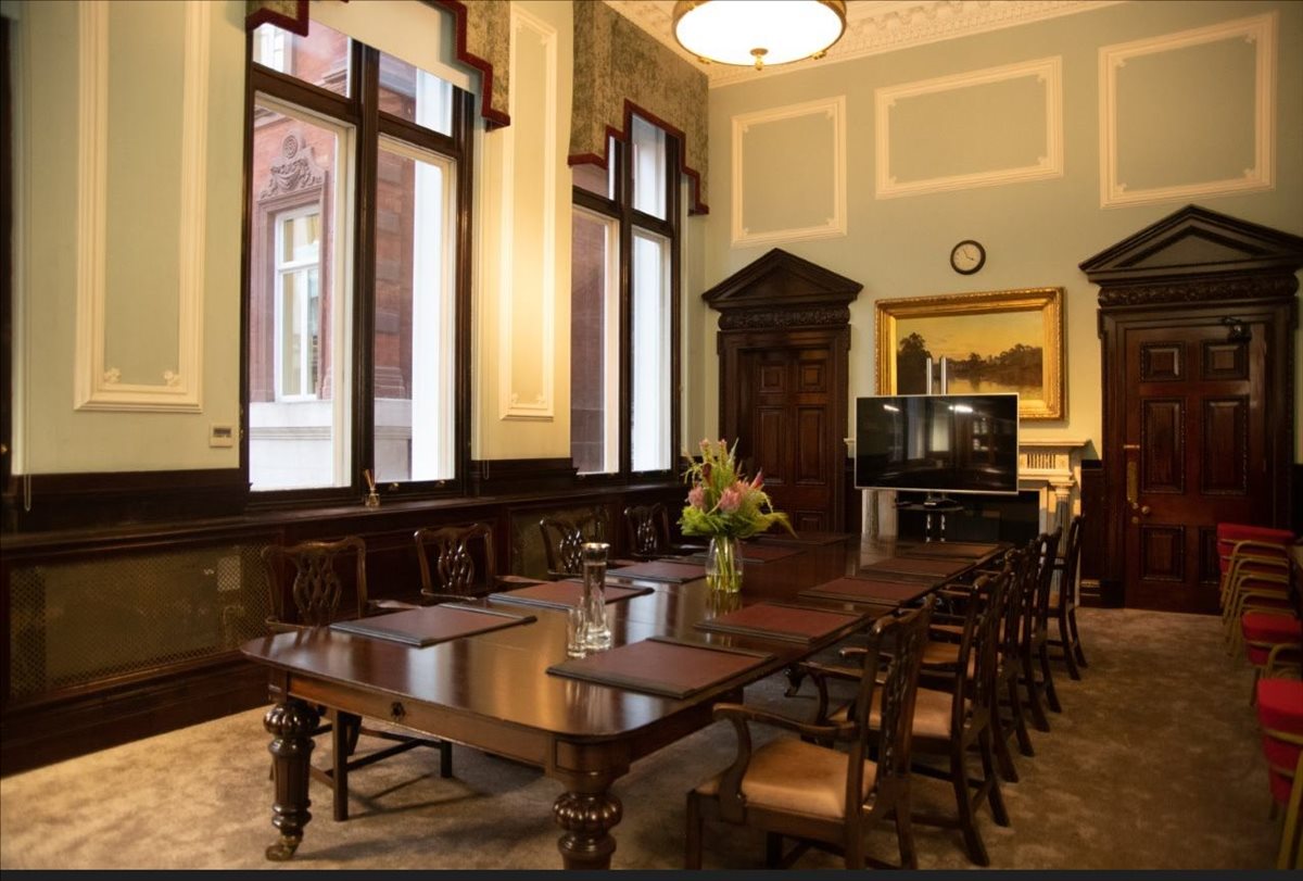 Photo of an office at Token House, 11/12 Tokenhouse Yard, City Of London EC2R 7AS
