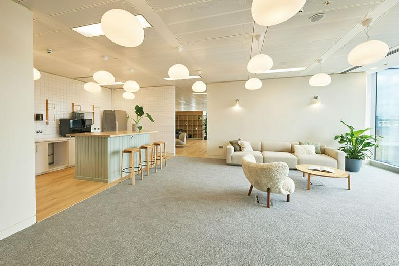 Facilities furnishings & layout of the office for rent at Upper Ground SE1 9PD