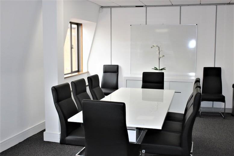 Photo of an office at Uxbridge House, 460-466 Uxbridge Road UB4 0SD