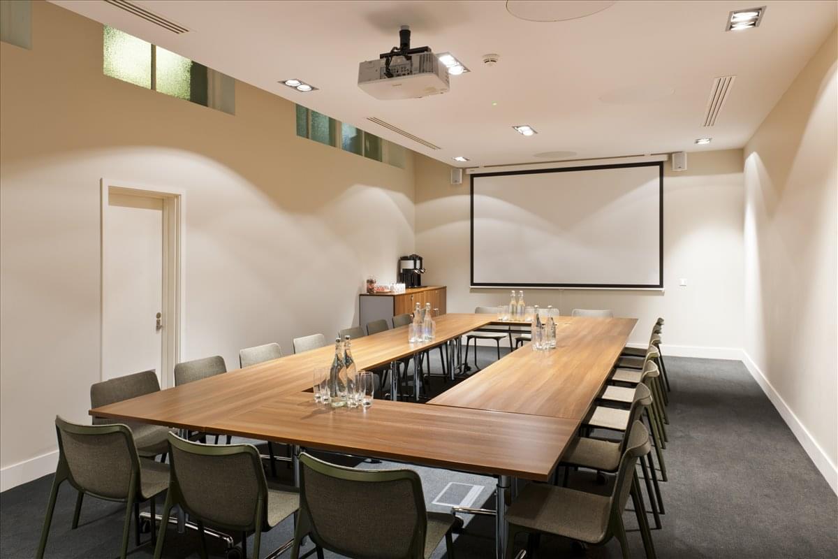 Facilities furnishings & layout of the office for rent at Warnford Court, 29 Throgmorton Street EC2N 2AT