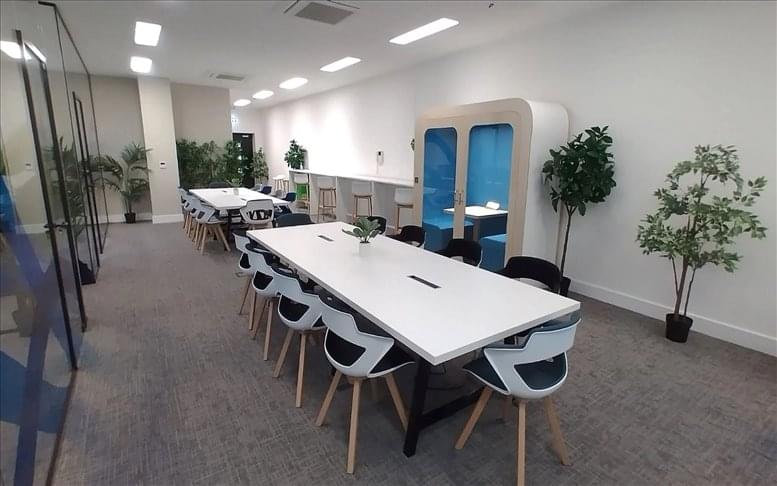 Facilities furnishings & layout of the office for rent at Warwick House, 25 Buckingham Palace Road SW1W 0PP