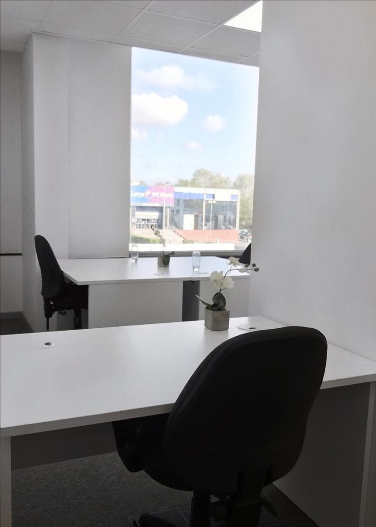 Image of the workspace at West Link House, 981 Great West Road, Brentford TW8 9DN