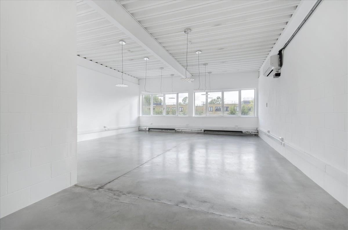 Photo of an office at Westbourne Studios, 242 Acklam Road W10 5JJ
