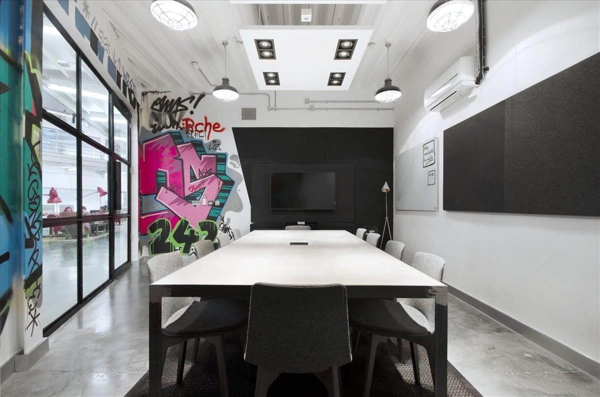 Photo of an office at Westbourne Studios, 242 Acklam Road W10 5JJ