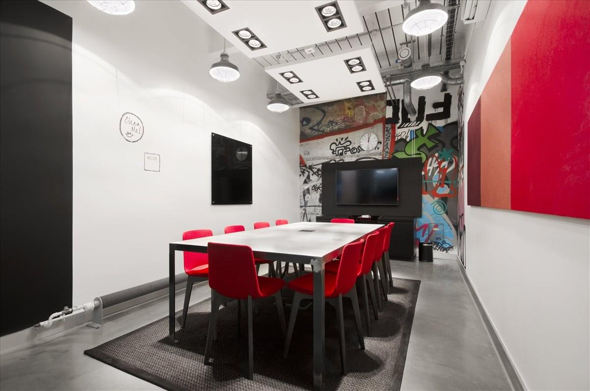 Photo of an office at Westbourne Studios, 242 Acklam Road W10 5JJ